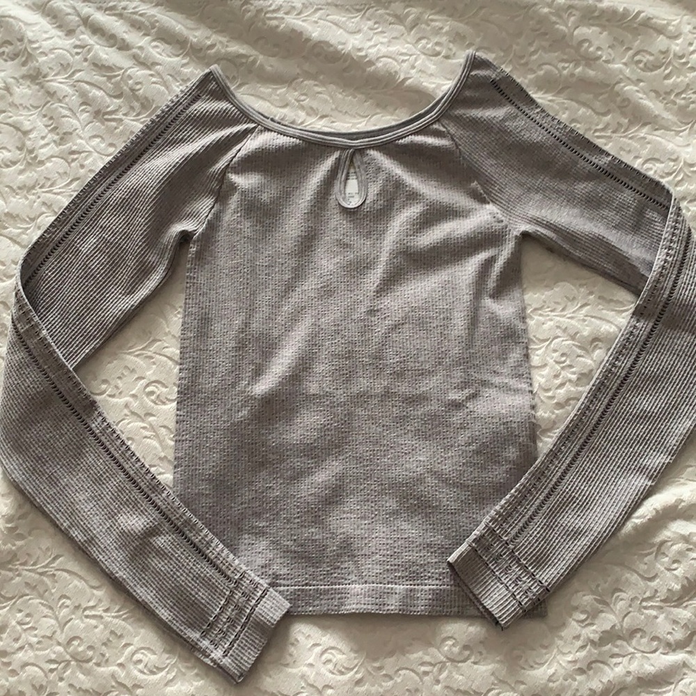 HOLLISTER SHOULDER TOP / SIZE M